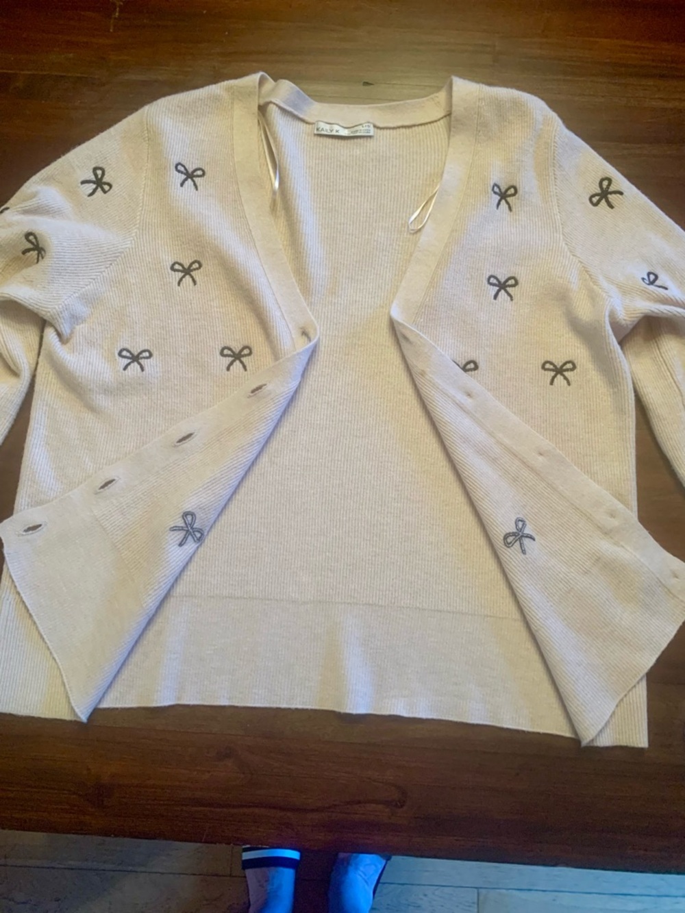 Bow Embroidered Beige Cardigan – V-Neck Soft Knit Preppy Coquette Size L - Picture 7 of 8